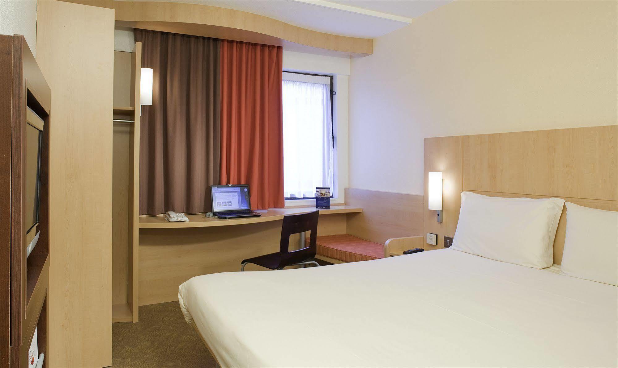 Ibis London Heathrow Airport Hotel Hillingdon Eksteriør billede